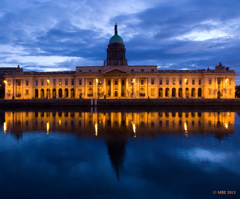 Early Morning at The Customs House Dublin